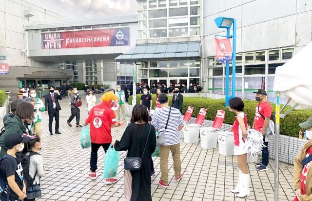 ひろ街活動をしている人達の写真